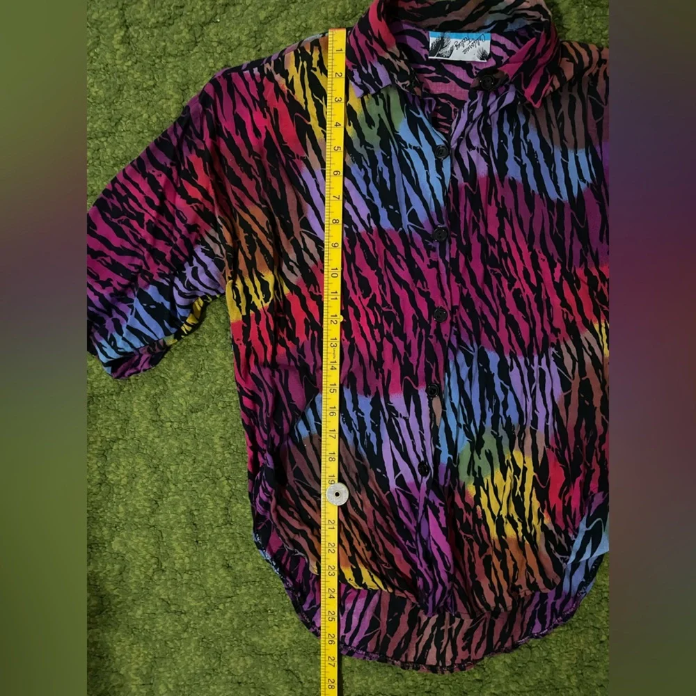 Retro Tiger Print Button-Up Shirt - Picture 7 of 8